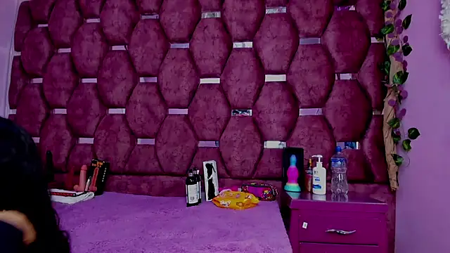 Nanis James online show from June 5, 3:13 am