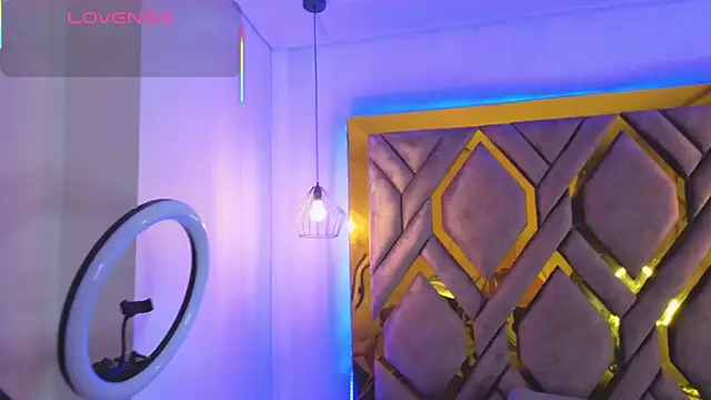 Snapshot of Dom_venena chatting on December 3, 7:01 pm Dom venena online show from December 3, 7:01 pm