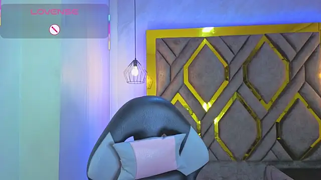 Snapshot of Dom_venena chatting on December 13, 7:53 pm Dom venena online show from December 13, 7:53 pm