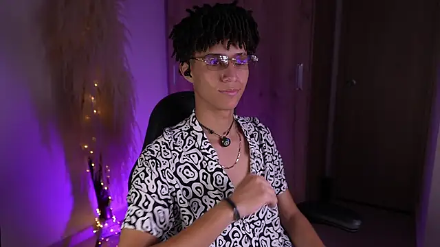 Afro god  online show from May 31, 3:04 am