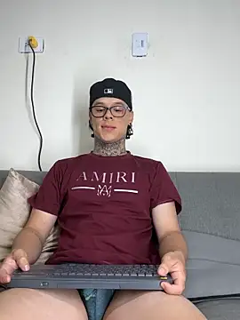 Snapshot of jordan_422 chatting on April 21, 8:12 pm jordan 422 online show from April 21, 8:12 pm