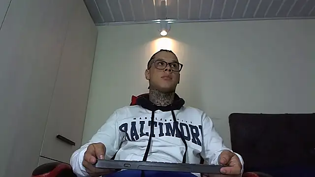 Snapshot of jordan_422 chatting on May 9, 2:39 am jordan 422 online show from May 9, 2:39 am