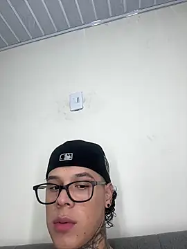 Snapshot of jordan_422 chatting on May 17, 8:16 pm jordan 422 online show from May 17, 8:16 pm