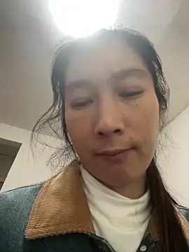 crhong666 online show from November 14, 12:20 am