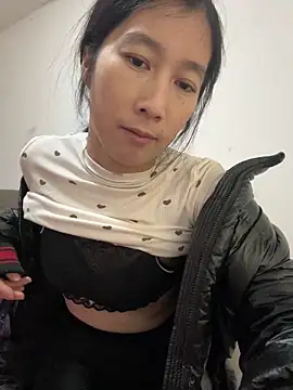 crhong666 online show from December 18, 12:27 am