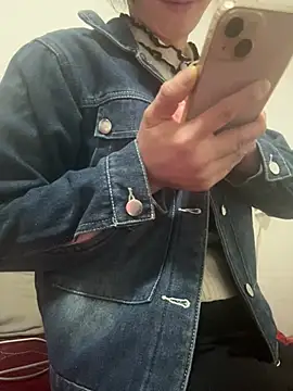 crhong666 online show from March 18, 12:36 am