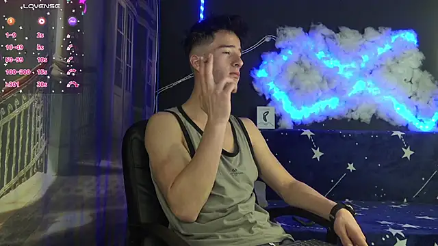 Snapshot of SirReed chatting on November 29, 4:04 am SirReed online show from November 29, 4:04 am