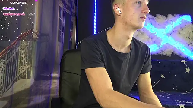 Snapshot of SirReed chatting on December 1, 4:06 am SirReed online show from December 1, 4:06 am