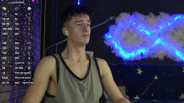 Snapshot of SirReed chatting on December 5, 3:59 am SirReed online show from December 5, 3:59 am