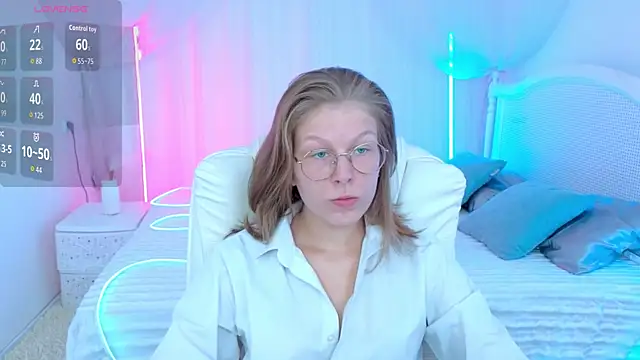 Snapshot of Lilly_Belly chatting on September 13, 12:38 pm Lilly Belly online show from September 13, 12:38 pm
