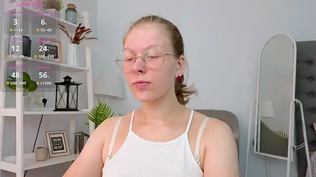 Snapshot of Lilly_Belly chatting on September 18, 1:02 pm Lilly Belly online show from September 18, 1:02 pm