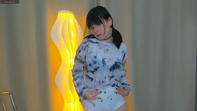 Honeey Beee online show from September 23, 7:39 pm