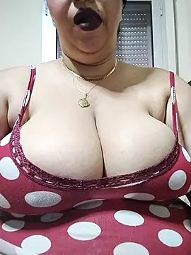 Snapshot of milkbreastsexy chatting on July 29, 2:15 pm milkbreastsexy online show from July 29, 2:15 pm