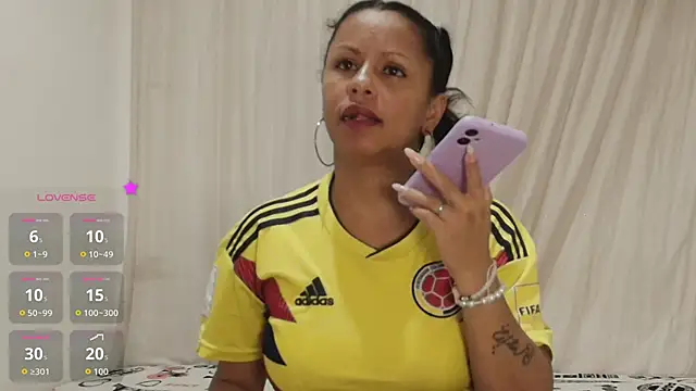 Snapshot of Catherine_mature45 chatting on June 17, 10:10 pm Catherine mature45 online show from June 17, 10:10 pm