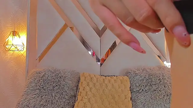 anni honeyriveras online show from September 24, 7:06 pm