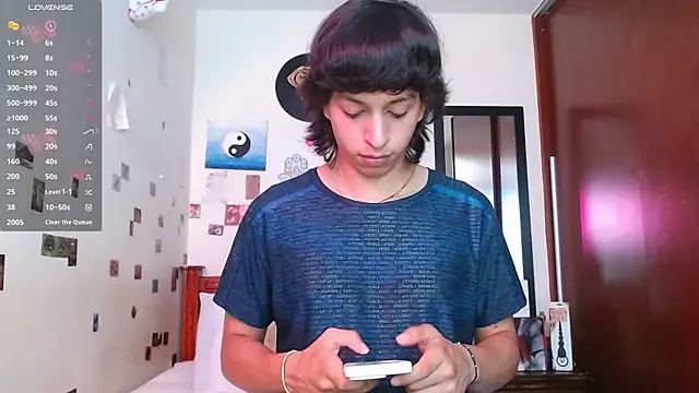 Snapshot of DannyPhantom555 chatting on October 22, 4:51 pm DannyPhantom555 online show from October 22, 4:51 pm