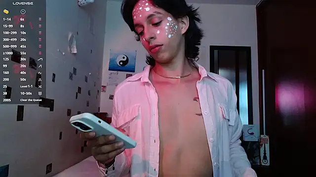 Snapshot of DannyPhantom555 chatting on October 29, 6:53 pm DannyPhantom555 online show from October 29, 6:53 pm