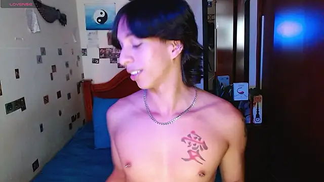 Snapshot of DannyPhantom555 chatting on February 15, 7:43 pm DannyPhantom555 online show from February 15, 7:43 pm