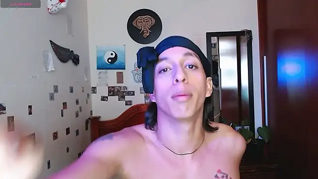 Snapshot of DannyPhantom555 chatting on February 20, 7:25 pm DannyPhantom555 online show from February 20, 7:25 pm