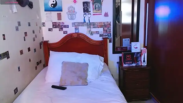 Snapshot of DannyPhantom555 chatting on March 6, 7:54 pm DannyPhantom555 online show from March 6, 7:54 pm