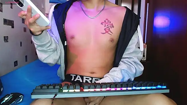 Snapshot of DannyPhantom555 chatting on March 19, 8:35 pm DannyPhantom555 online show from March 19, 8:35 pm