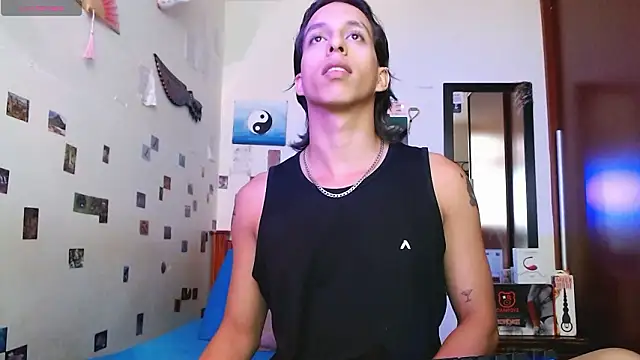 Snapshot of DannyPhantom555 chatting on March 24, 7:52 pm DannyPhantom555 online show from March 24, 7:52 pm