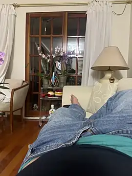 Snapshot of SantuIv chatting on February 5, 3:00 am SantuIv online show from February 5, 3:00 am