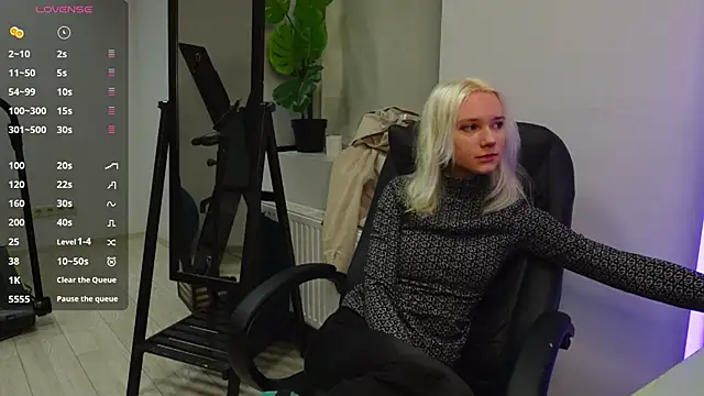 Laura Chaplin online show from January 17, 6:29 am