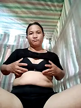 Snapshot of Love-Mama33 chatting on October 18, 2:36 am Love-Mama33 online show from October 18, 2:36 am