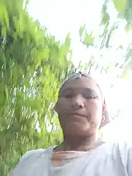 Snapshot of Love-Mama33 chatting on October 19, 10:27 am Love-Mama33 online show from October 19, 10:27 am