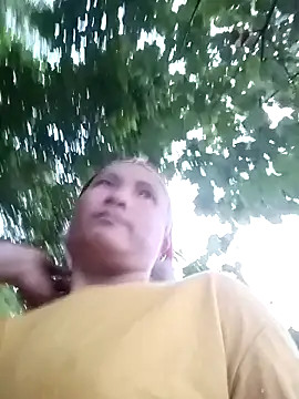 Snapshot of Love-Mama33 chatting on October 20, 10:38 am Love-Mama33 online show from October 20, 10:38 am