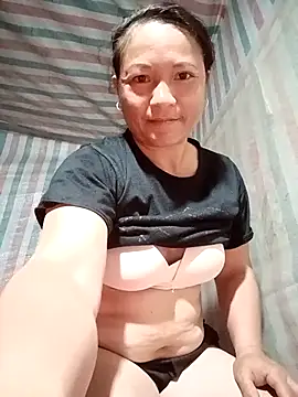 Snapshot of Love-Mama33 chatting on October 20, 10:43 pm Love-Mama33 online show from October 20, 10:43 pm