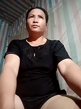 Snapshot of Love-Mama33 chatting on October 31, 11:28 pm Love-Mama33 online show from October 31, 11:28 pm