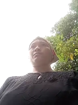 Snapshot of Love-Mama33 chatting on November 13, 12:53 am Love-Mama33 online show from November 13, 12:53 am