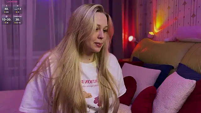 Estella Elwood online show from March 16, 6:01 pm