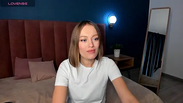 Snapshot of EvelynPoole chatting on September 14, 1:27 am EvelynPoole online show from September 14, 1:27 am