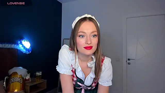 Snapshot of EvelynPoole chatting on September 26, 1:31 am EvelynPoole online show from September 26, 1:31 am