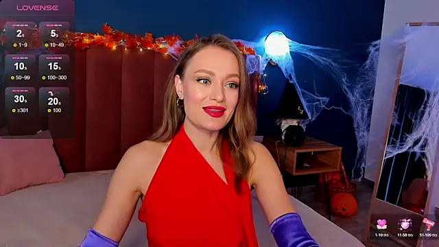 Snapshot of EvelynPoole chatting on October 25, 1:35 am EvelynPoole online show from October 25, 1:35 am