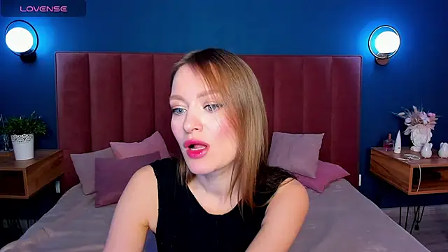 Snapshot of EvelynPoole chatting on December 1, 1:32 am EvelynPoole online show from December 1, 1:32 am