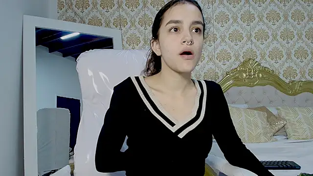 JessB  online show from October 4, 7:34 pm