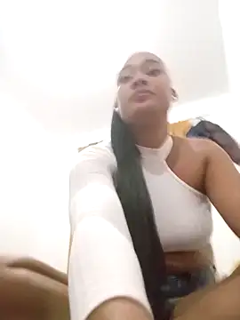 Snapshot of dahian_charlote02 chatting on October 5, 4:44 am dahian charlote02 online show from October 5, 4:44 am