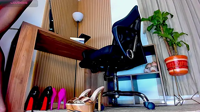 Snapshot of Anastacia_lestrange chatting on October 17, 10:29 am Anastacia lestrange online show from October 17, 10:29 am