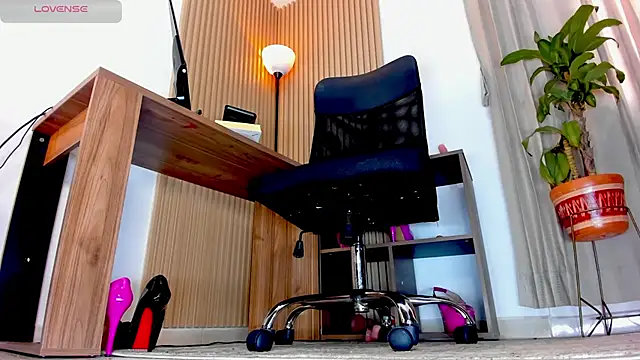 Snapshot of Anastacia_lestrange chatting on November 5, 5:13 pm Anastacia lestrange online show from November 5, 5:13 pm