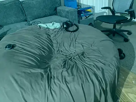 LeeCox online show from December 12, 8:47 am