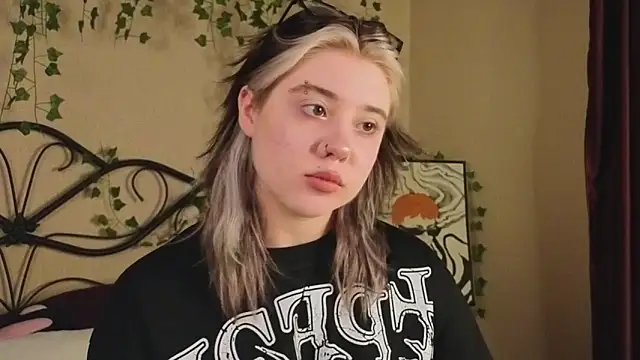 IrisSoCute online show from October 29, 7:54 am