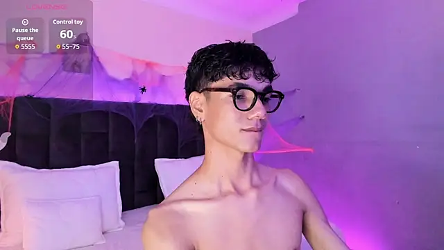 Phillicious   online show from October 30, 11:38 pm