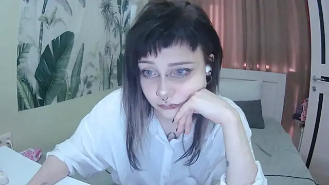 SineKiraReal online show from September 9, 1:21 pm
