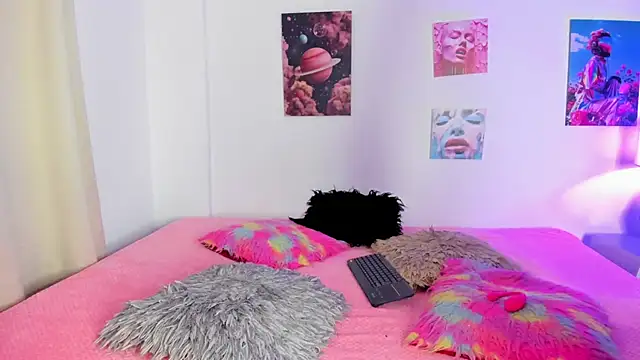 mia purplee online show from October 2, 3:13 am