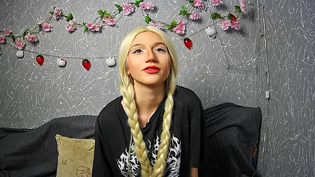 Snapshot of saoleyasao chatting on February 18, 8:43 am saoleyasao online show from February 18, 8:43 am