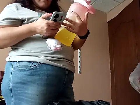 Kitty WetXxX online show from September 20, 9:05 pm